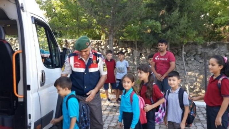 Fethiye`de Jandarmadan Servis Şoförlerine Eğitim