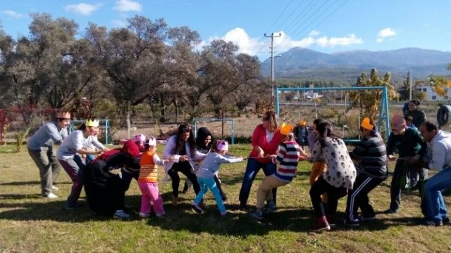 Fethiye`de Nursel Özdemir Özel Eğitim Kurumları `Engelliler Günü`nü Kutladı