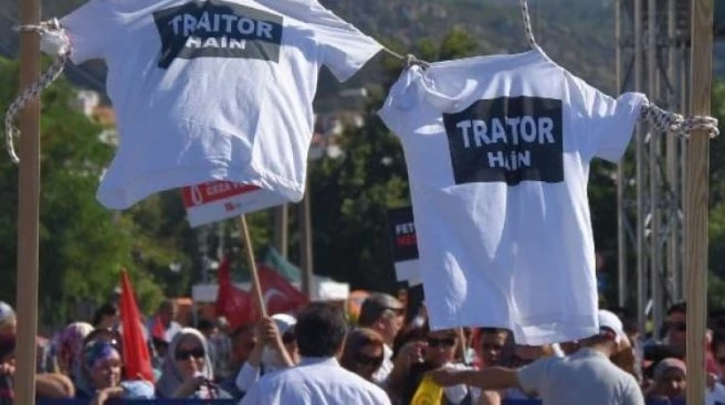 FETÖ`cü hainler mahkemede kavga çıkardı