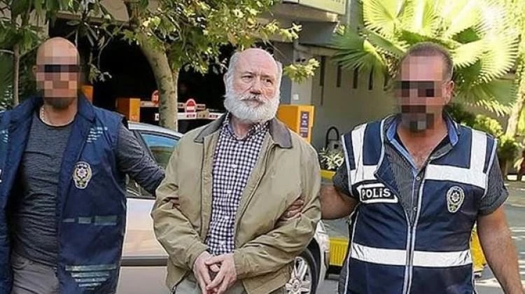 FETÖnün peruklu amirali tutuklandı