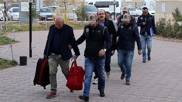 FETÖ`nün TSK yapılanmasına yönelik operasyonda 3 tutuklama