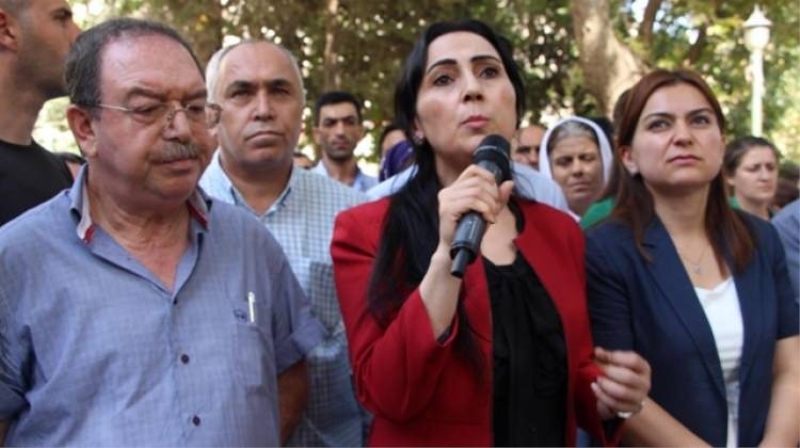 Figen Yüksekdağ Türk Bayrağından rahatsız oldu