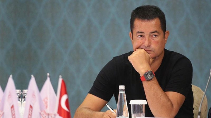 Fiyatı dudak uçuklattı! Ünlü yapımcı yeni saati için 1 milyon 950 bin TL ödedi
