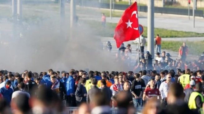Fransa`da şok! Polis, Türklere saldırdı!