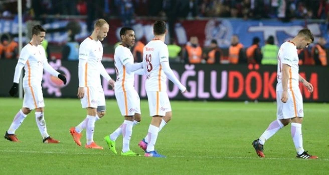 Galatasaray Yönetimi Sinan Gümüş`ü Uyardı: Gece Hayatında Çok Görülüyorsun