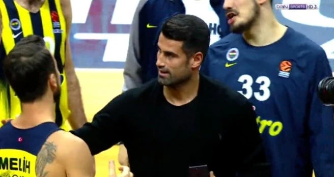 Galatasaraylı Taraftarlar, Volkan Demirel ve Melih Mahmutoğluna Küfür Etti