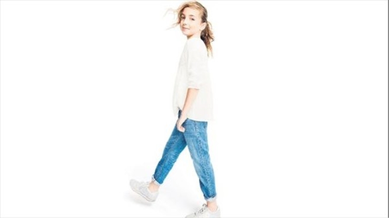 Gap, çocukları vitrine taşıyor