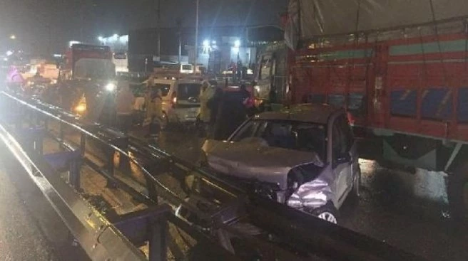 GEBZE`DE ZİNCİRLEME KAZA: 1 YARALI