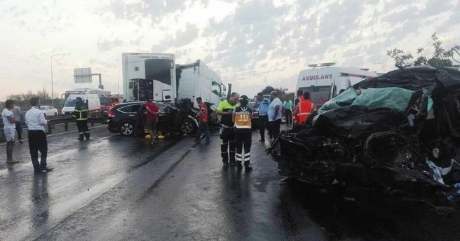 Gebze`de zincirleme kaza: 6 ölü