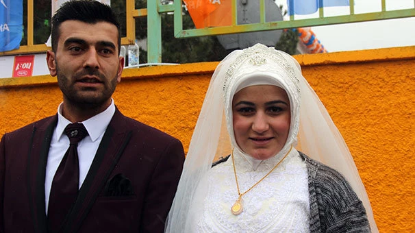 Gelin ve damat Cumhurbaşkanı Erdoğan`ı görmeye geldi