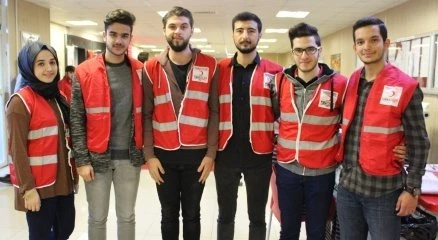 Gelişim Üniversitesi öğrencileri Kızılay için el ele verip kan topladı