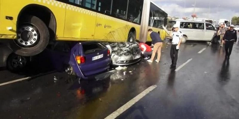 Görgü tanığı konuştu: Şoför küfür etti, şemsiye ile vurduğunu görmedim