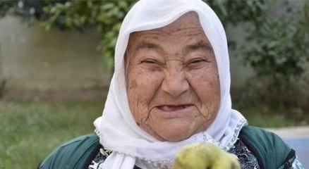 Gözüne armut düşen kadın kör oluyordu