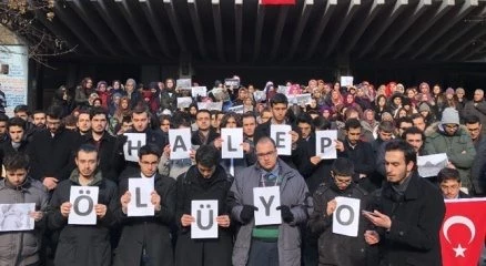 Hacettepe Üniversitesi öğrencilerinden Halep protestosu