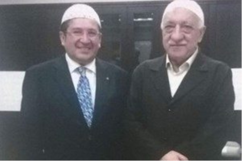 Hacı Boydak`ın FETÖ elebaşısı ile samimi pozu