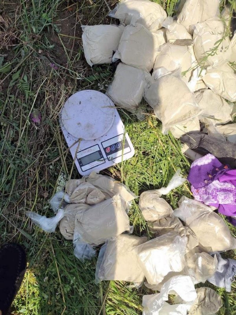 Hafriyata gizlenmiş 10 kilogram eroin ele geçirildi