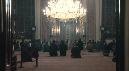 Hain saldırıda zarar gören camide şehitler için dua edildi