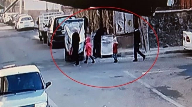 HAMİLE KADINA ÇOCUKLARININ YANINDA TACİZ!