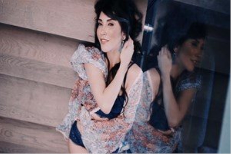 Hande Yener`den rekor şarkıya klip geldi