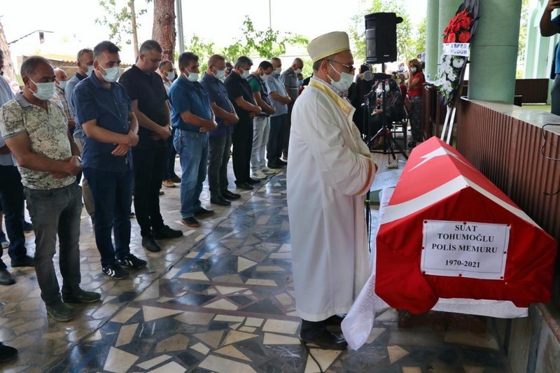 Hatay`da otomobilin KGYS direğine çarpması sonucu ölen polisin cenazesi toprağa verildi