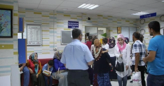 Havai fişeğin savurduğu taş, düğündeki çocuğu ağır yaraladı