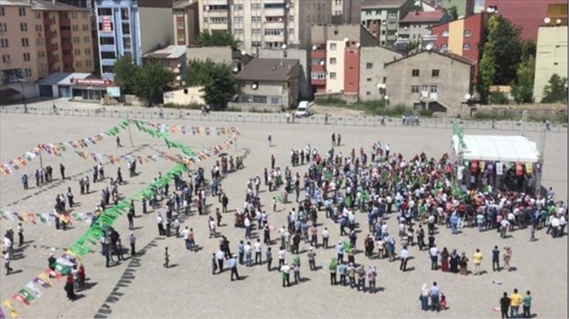 HDP`nin Ağrı`daki mitinginde çekilen görüntü şaşırttı