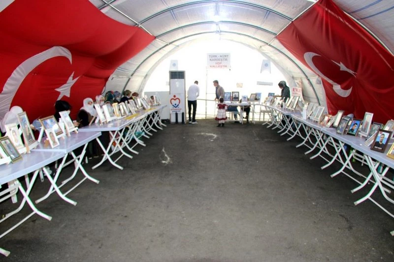 HDP önünde evlat nöbetindeki annelerin haykırışı sürüyor