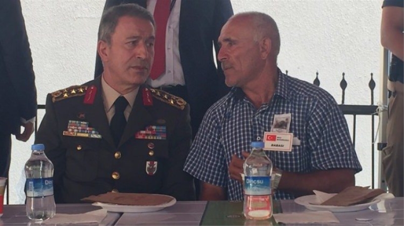 Hulusi Akar'dan şehit ailesine taziye ziyareti