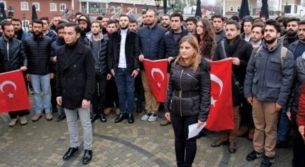 İAÜ öğrencileri terör şehitlerini andı