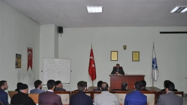 Iğdır`da Din Görevlilerine `Ezanı Güzel Okuma Hizmet İçi Eğitim Kursu`