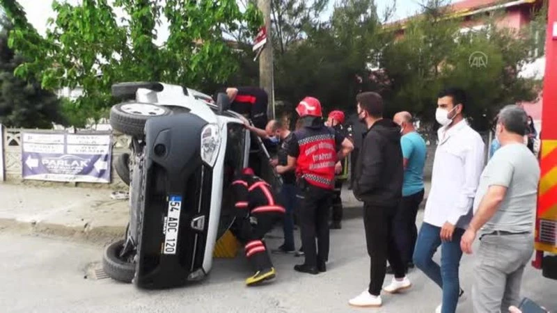 İki kamyonetin çarpışması sonucu 3 kişi yaralandı
