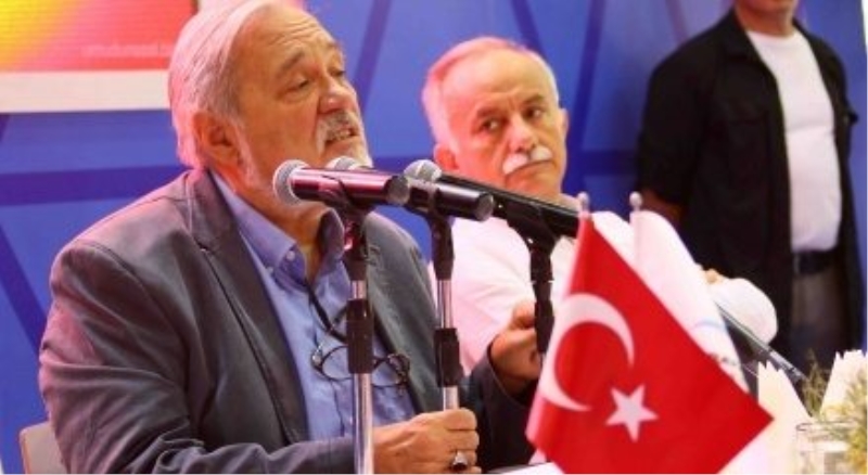 İlber Ortaylı: Bu adam belki bir Humeyni olmak istiyor