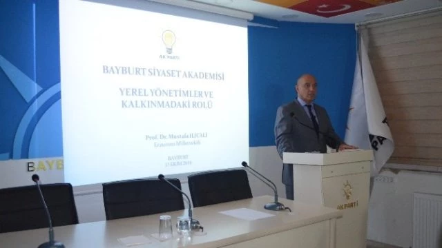 Ilıcalı`dan Bayburt`ta Siyaset Dersi