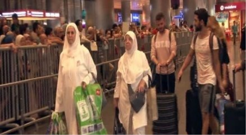 İlk hac kafilesi yurda döndü