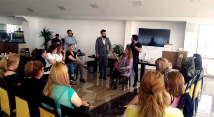 İranlı kuaförlere güzellik eğitimi