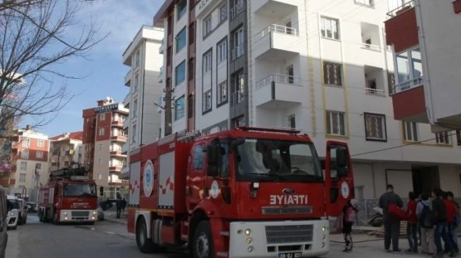İşçilerin yaktığı mangal dubleks katı tutuşturdu
