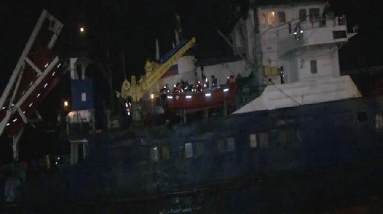 İstanbul'da Rus gemisi karaya oturdu!