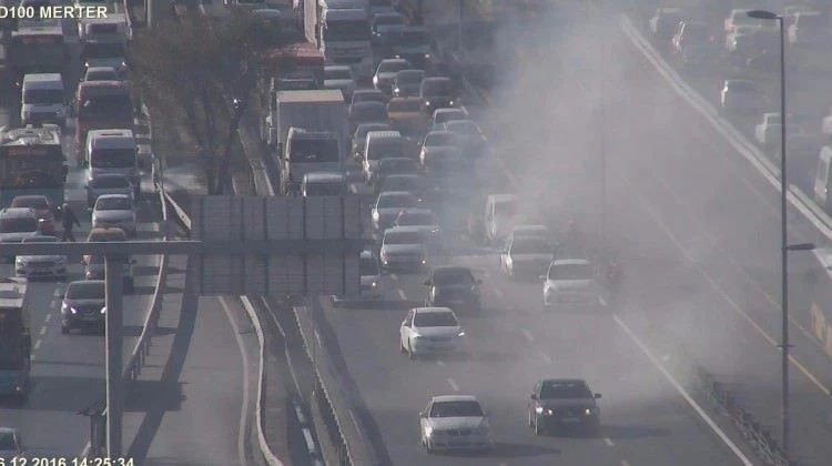 İstanbul'da zincirleme kaza! Trafik tamamen durdu