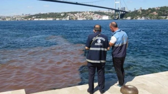 İstanbul Boğazı yine kırmızıya boyandı!