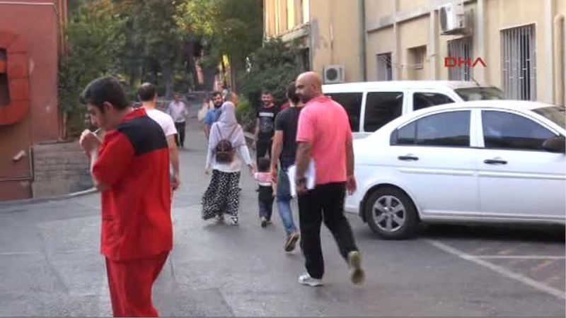 İstanbul`daki Operasyonda Gözaltına Alınanlar Sağlık Kontrolüden Geçirildi