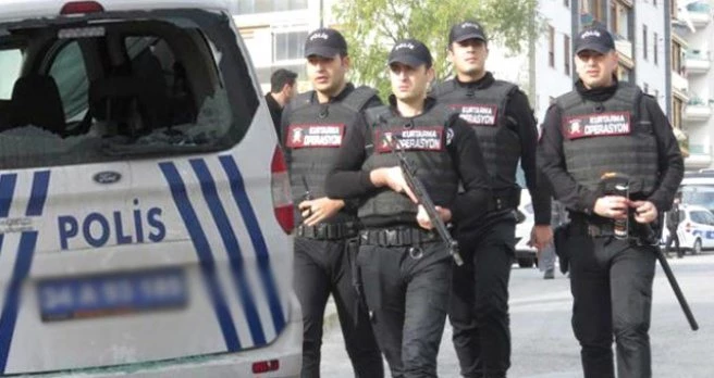 İstanbul?da Kavgayı Ayıran Polislere Taşlı Saldırı Özel Harekatçılar Bölgede