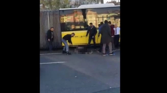 İSTANBUL`DA TRAFİĞİN ORTASINDA KORKUNÇ GÖRÜNTÜLER!
