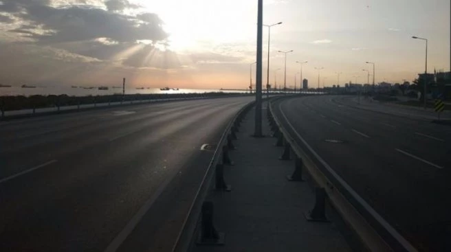 İstanbul`un bu caddesinde trafik durdu