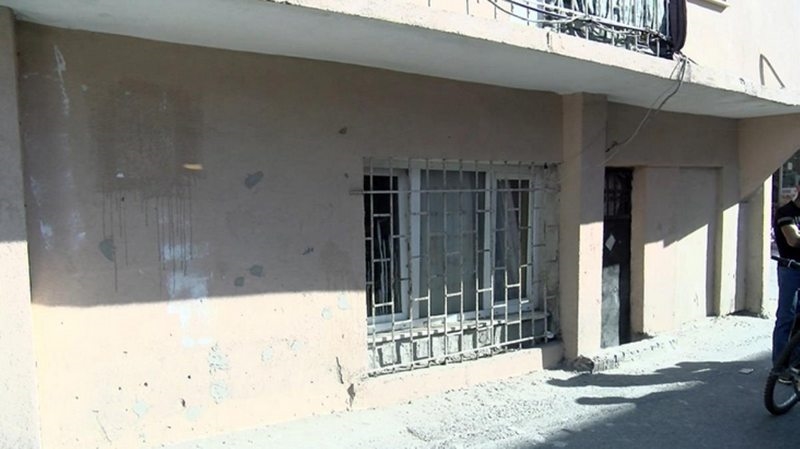 İstanbul`un göbeğinde yabancı uyruklu bir kişi evinde başı kesilmiş halde bulundu