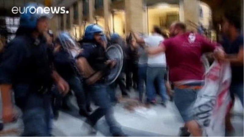 İtalya Başbakanı`na Eğitim Reformu Tepkisi