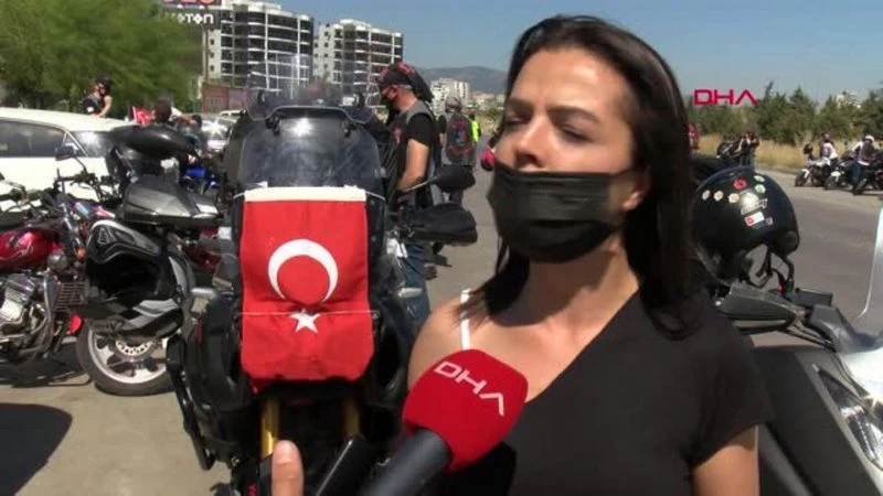 İZMİR BALÇOVA`DA SOKAKLAR KIRMIZIYA BÜRÜNDÜ