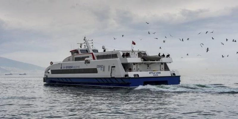 İZMİR`DE VAPUR SEFERLERİ BAŞLADI