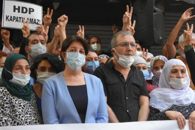 İZMİR`DE, HDP İL BİNASINDA SİLAHLI SALDIRI: 1 ÖLÜ