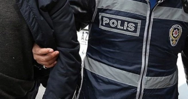 İZMİR`DE UYUŞTURUCU OPERASYONU! 135 BİN HAP ELE GEÇİRİLDİ