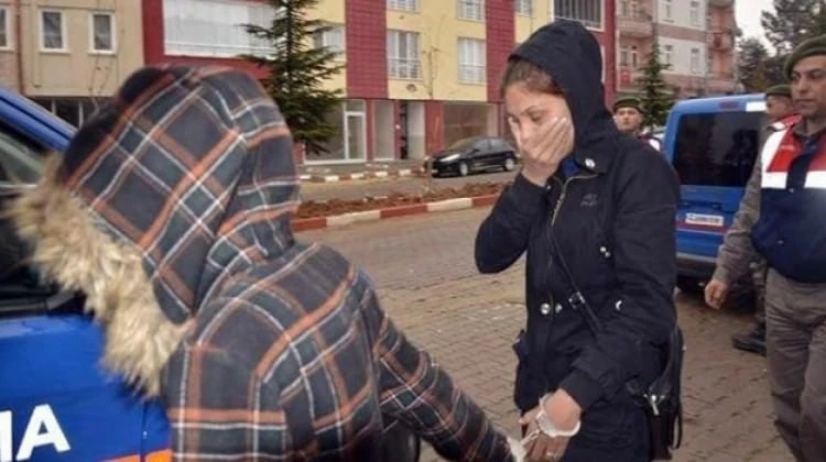 Jandarmayı gördü çaldığı altınları yuttu